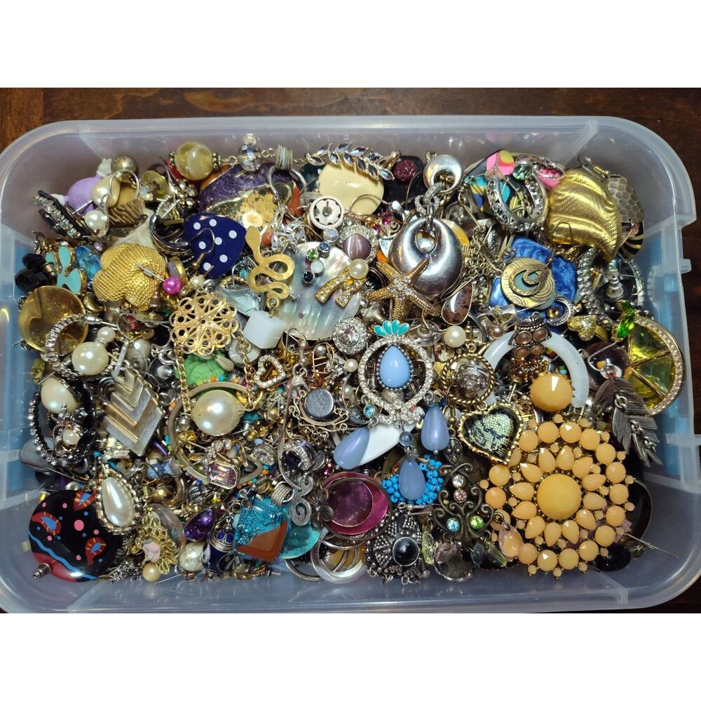 Huge Lot of Over 950 Single Pierced Earrings - No Pairs - Crafting, Repurposing